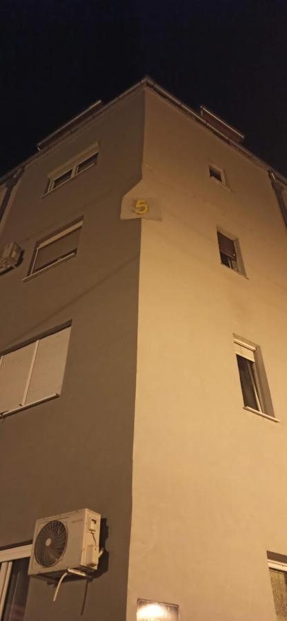Malac-New Equipped Studio Apartment Within The City Core Novi Sad Exterior photo